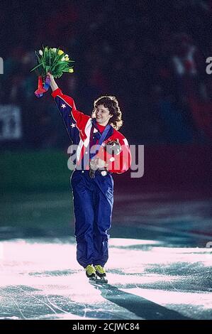 Bonnie Blair (USA) vince la medaglia d'oro nelle donne Pista di pattinaggio a velocità lunga 1000 m all'Olympic Winter 1994 Giochi Foto Stock
