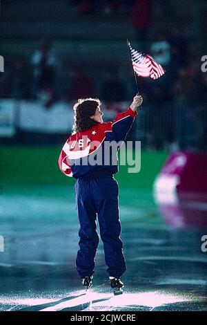 Bonnie Blair (USA) vince la medaglia d'oro nelle donne Pista di pattinaggio a velocità lunga 1000 m all'Olympic Winter 1994 Giochi Foto Stock