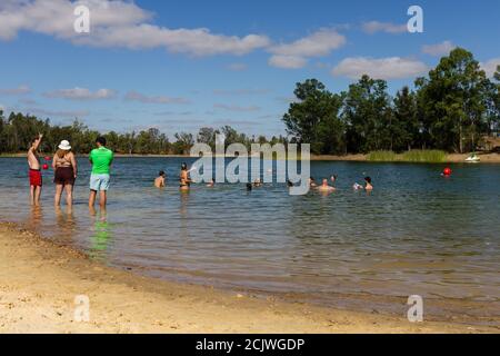 Tapada Grande fluviale spiaggia, Mina de São Domingos, Mértola, Portogallo Foto Stock