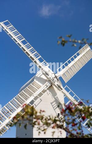 Mulino Jill. I mulini a vento di Clayton, conosciuti localmente come Jack e Jill, si trovano sulle Downs del sud sopra il villaggio di Clayton, Sussex dell'ovest, Inghilterra. Foto Stock