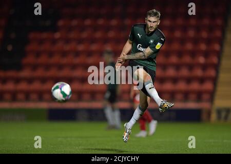 Londra, Regno Unito. 15 settembre 2020. Danny Mayor di Plymouth Argyle spara al traguardo durante la seconda partita della Carabao Cup tra Leyton Orient e Plymouth Argyle al Matchroom Stadium, Londra, Inghilterra, il 15 settembre 2020. Foto di vince Mignott/prime Media Images. Credit: Prime Media Images/Alamy Live News Foto Stock