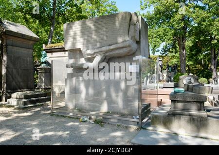 La tomba di Oscar Wilde a Pere Lachaise cimitero in Parigi Foto Stock