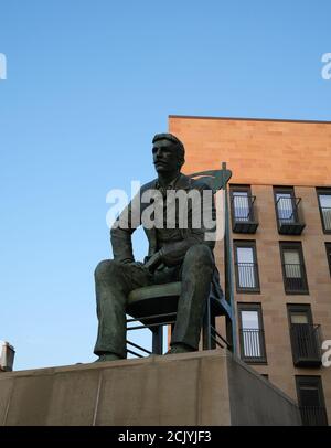 Statua di Charles Rennie Mackintosh di Andy Scott, Anderson Glasgow Foto Stock