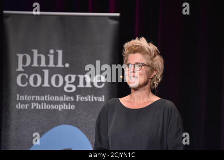 Colonia, Germania. 14 Settembre 2020. La giornalista Svenja Flaßpöhler come moderatore a phil.COLOGNE, il festival internazionale per la filosofia Credit: Horst Galuschka/dpa/Alamy Live News Foto Stock