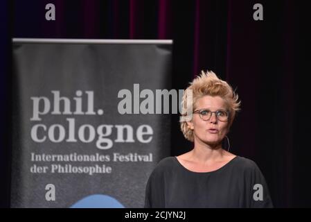 Colonia, Germania. 14 Settembre 2020. La giornalista Svenja Flaßpöhler come moderatore a phil.COLOGNE, il festival internazionale per la filosofia Credit: Horst Galuschka/dpa/Alamy Live News Foto Stock