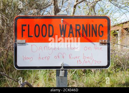 Nuova Zelanda: Attrazioni iconiche del kiwi: Segnali di avvertimento e restrizioni. Foto Stock