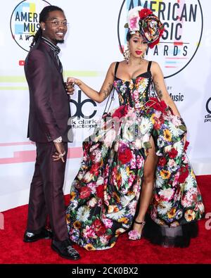 Los Angeles, Stati Uniti. 15 settembre 2020. (FILE) file Cardi B per divorzio da Offset dopo 3 anni di matrimonio. LOS ANGELES, CALIFORNIA, USA - OTTOBRE 09: Rapper Offset (Kiari Kendrell Cephus) e moglie/rapper Cardi B (Belcalis Marlenis Almanzar) arrivano al 2018 American Music Awards tenutosi al Microsoft Theatre L.A. In diretta il 9 ottobre 2018 a Los Angeles, California, Stati Uniti. (Foto di Xavier Collin/Image Press Agency) Credit: Image Press Agency/Alamy Live News Foto Stock