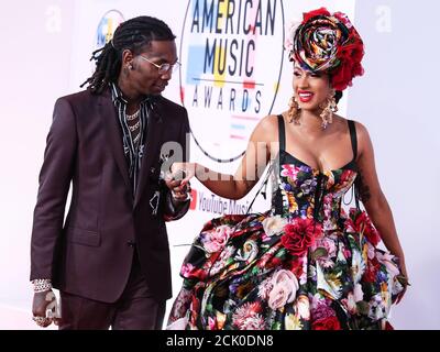 Los Angeles, Stati Uniti. 15 settembre 2020. (FILE) file Cardi B per divorzio da Offset dopo 3 anni di matrimonio. LOS ANGELES, CALIFORNIA, USA - OTTOBRE 09: Rapper Offset (Kiari Kendrell Cephus) e moglie/rapper Cardi B (Belcalis Marlenis Almanzar) arrivano al 2018 American Music Awards tenutosi al Microsoft Theatre L.A. In diretta il 9 ottobre 2018 a Los Angeles, California, Stati Uniti. (Foto di Xavier Collin/Image Press Agency) Credit: Image Press Agency/Alamy Live News Foto Stock