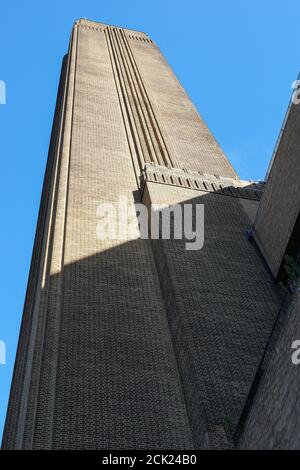 Chimney of Tate Galleria d'arte moderna, ex Bankside Power Station, Londra Inghilterra Regno Unito Foto Stock