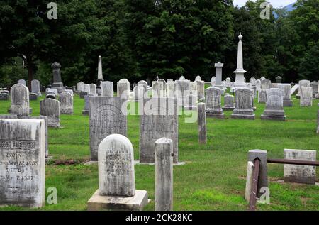 Storico Cimitero di Bennington Old dietro la prima chiesa congregazionale di Bennington.Old Bennington.Bennington.Vermont.USA Foto Stock