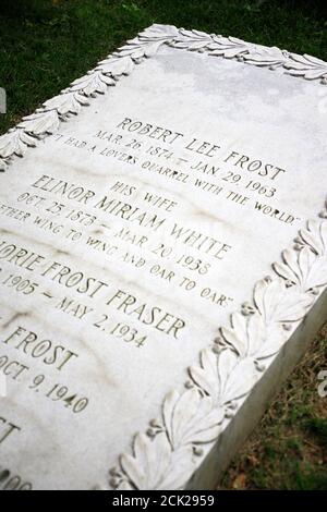La lapide della tomba della famiglia Robert Lee Frost a Bennington Old Cemetery.Old Bennington.Bennington.Vermont.USA Foto Stock