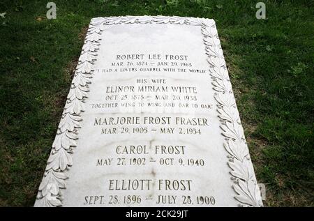 La lapide della tomba della famiglia Robert Lee Frost a Bennington Old Cemetery.Old Bennington.Bennington.Vermont.USA Foto Stock