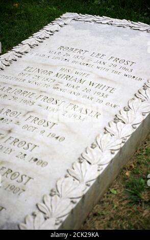 La lapide della tomba della famiglia Robert Lee Frost a Bennington Old Cemetery.Old Bennington.Bennington.Vermont.USA Foto Stock