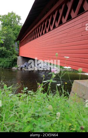 Ponte coperto Henry sul fiume Walloomsac.Bennington.Vermont.USA Foto Stock