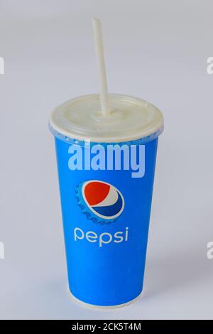 CLEWELAND OH US 15 SETTEMBRE 2020: La tazza di carta Pepsi con il logo Pepsi è una bevanda analcolica gassata di fama mondiale, editoriale illustrativo Foto Stock
