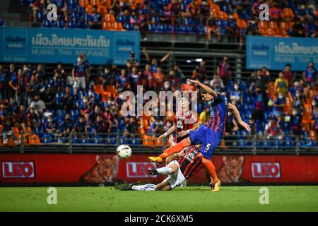 Bangkok, Thailandia. 13 Settembre 2020. Sergio Suarez del Port FC visto in azione durante la partita della Thai League 2020 tra Port FC e Police Tero F.C. allo stadio PAT.(punteggio finale; Port FC 1:1 Police Tero F.C.) Credit: SOPA Images Limited/Alamy Live News Foto Stock