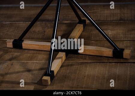 Primo piano di una base da tavolo pieghevole in stile loft Foto Stock