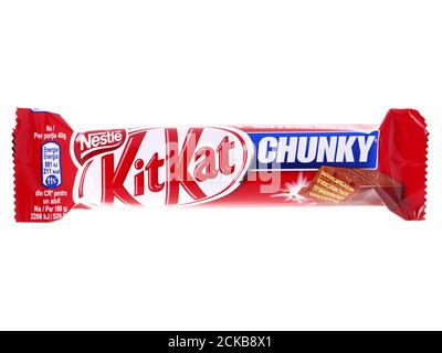 BUCAREST, ROMANIA - 16 GENNAIO 2015. Kit Kat barretta di wafer di cioccolato Chunky isolata su bianco Foto Stock