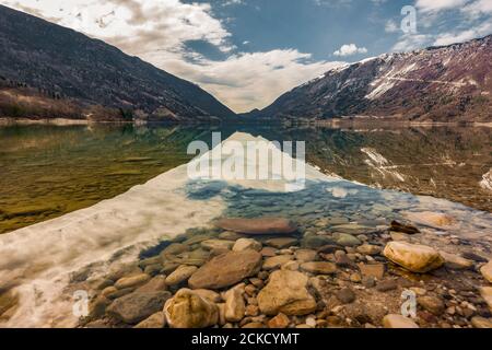 Italia Veneto Dolomiti Bellunesi - Alpago - Lago di Santa Croce Foto Stock