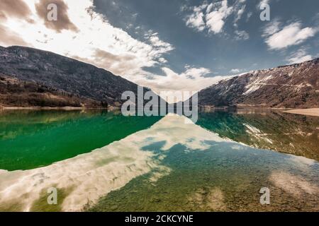 Italia Veneto Dolomiti Bellunesi - Alpago - Lago di Santa Croce Foto Stock