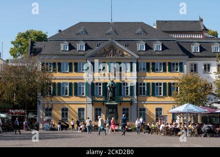 Bonn, Münsterplatz, ehemaliges Hauptpostamt (auch Fürstenberg-Palais, Fürstenbergisches Palais), 1751-1753 als Wohnhaus von Caspar Anton Radermacher e Foto Stock