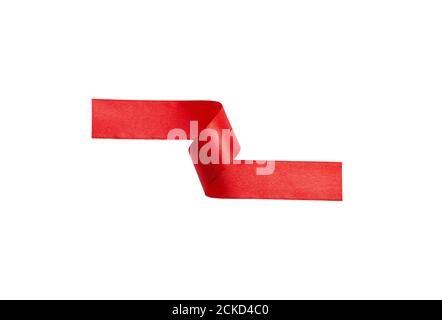 Un nastro rosso arricciato, capovolgere isolato su uno sfondo bianco. Foto Stock