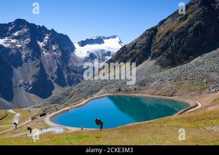 Il ghiacciaio Tiefenbach, situato vicino a Sölden, nelle Ötztal Alpi del Tirolo, in Austria. Durante l'inverno, il ghiacciaio è raggiungibile in funivia e da sp Foto Stock