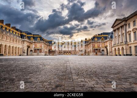 Cortile d'onore del palazzo di Versailles, Parigi Francia Foto Stock