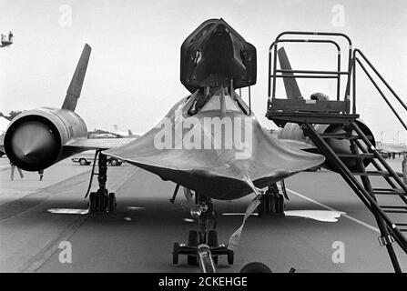 US Air Force Strategic Reconnaissance Plane Lockheed SR-71 Blackbird on Greenham Common English Air base - Aereo da ricerca strategica Lockheed SR-71 Blackbird dell' US Air Force sulla base aerea inglese americana di Greenham Common Foto Stock