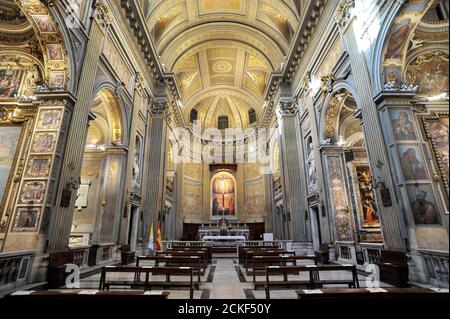 Italia, Roma, chiesa di Santa Maria in Monserrato interiore Foto Stock