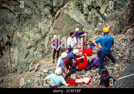 La squadra di soccorso di montagna Langdale/Ambleside è una delle più trafficate del Regno Unito in un salvataggio nel Distretto dei Laghi, Regno Unito. Foto Stock