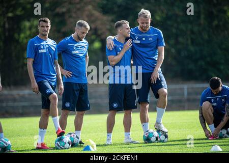 Karlsruhe, Germania. 16 Set 2020. Philip Heise (KSC), Marc Lorenz (KSC), Marco Thiede (KSC), Philipp Hofmann (KSC). GES/Calcio/2. Bundesliga: Karlsruher SC - allenamento, 16.09.2020 Calcio: 2. Bundesliga: KSC Training session, Karlsruhe, 16 settembre 2020 | Usage worldwide Credit: dpa/Alamy Live News Foto Stock