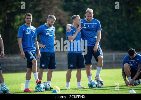 Karlsruhe, Germania. 16 Set 2020. Philip Heise (KSC), Marc Lorenz (KSC), Marco Thiede (KSC), Philipp Hofmann (KSC). GES/Calcio/2. Bundesliga: Karlsruher SC - allenamento, 16.09.2020 Calcio: 2. Bundesliga: KSC Training session, Karlsruhe, 16 settembre 2020 | Usage worldwide Credit: dpa/Alamy Live News Foto Stock