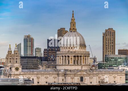Cattedrale di St. Pauls progettata da Sir Christopher Wren nella città di Londra, Londra, Regno Unito Foto Stock