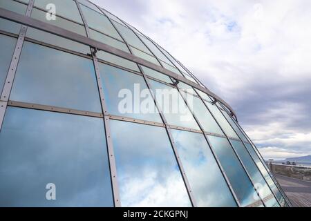 Reykjavik, Islanda- 27 Agosto 2015: Vista di Perlan, complesso di serbatoi di acqua calda con ristorante girevole. Foto Stock