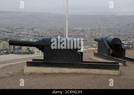 Cannoni nel Morro de Arica. Regione di Arica y Parinacota. Cile. Foto Stock