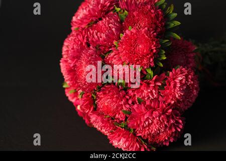 Bouquet di fiori. Gli astori sono rosa. Foto Stock