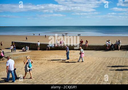 La spiaggia di Filey Cobble Landing, North Yorkshire costa est, Inghilterra settentrionale, Regno Unito Foto Stock