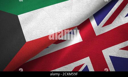 Kuwait e Regno Unito due bandiere tessuto tessuto, tessuto Foto Stock