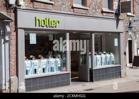 Il negozio di calzature più caldo di Dorchester, Dorset nel Regno Unito, ha preso il 20 luglio 2020 Foto Stock