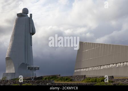 MURMANSK, RUSSIA - 2014 SETTEMBRE. Monumento di Alyosha. Soldato solitario è un ricordo ai soldati sovietici, ai marinai e agli airmen della seconda guerra mondiale che è chiamato Foto Stock