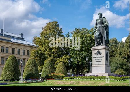 Carl Johans parco a Norrkoping, Svezia con la statua del re Karl Johan XIV Karl Johan fu il primo re della famiglia Bernadotte. Foto Stock