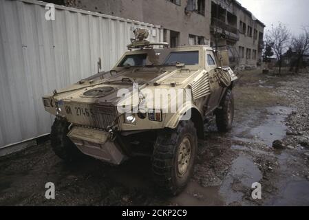 6 dicembre 1995 durante la guerra in Bosnia: Un Panhard VBL nella base dell'IFOR dei Legionari francesi a Vrapčići, quattro chilometri a nord-ovest di Mostar. Foto Stock