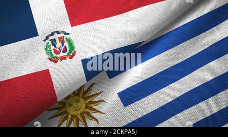 Repubblica Dominicana e Uruguay due bandiere tessuto tessuto, tessuto Foto Stock