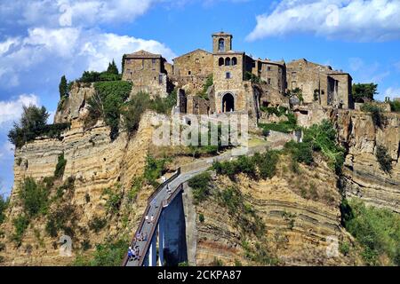 Bagnoregio, Viterbo, Lazio / Italy: Civita di Bagnoregio, città medievale sulla montagna. Foto Stock