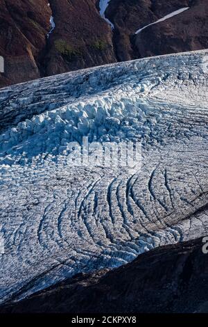 Ghiacciaio di Roosevelt, con crepacci e caratteristiche di icefall, vista da Heliotrope Ridge sotto Mount Baker, Mount Baker-Snoqualmie National Forest, Washin Foto Stock