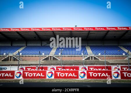 Le Mans, Francia. 16 settembre 2020. Ambiente, tribune vuote durante l'esame della 2020 24 ore di le Mans, 7° round del 2019... Credit: Gruppo Editoriale LiveMedia/Alamy Live News Foto Stock