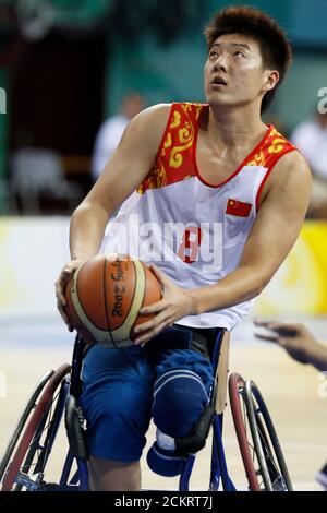 Pechino, Cina, 10 settembre 2008: Quarto giorno di gara atletica ai Giochi Paralimpici di Pechino con gioco tra Cina e Stati Uniti in basket maschile sedia a rotelle. Gli Stati Uniti hanno vinto, 97-38. ©Bob Daemmrich Foto Stock