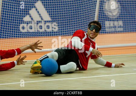 Pechino, Cina, 10 settembre 2008: Giorno quattro della competizione atletica ai Giochi Paralimpici di Pechino che mostrano l'azione tra Iran e Stati Uniti in pallamano maschile. Gli Stati Uniti hanno vinto la partita, 4-3 per avanzare. ©Bob Daemmrich Foto Stock