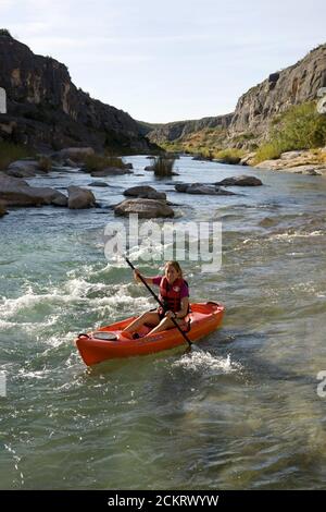 Comstock, Texas: 15 novembre 2008. Fai kayak sul fiume Pecos, nella contea sud-occidentale della Val Verde. ©Bob Daemmrich / Foto Stock